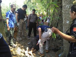 Pasutri Lansia Ditemukan Tewas Berpelukan Diduga Bunuh Diri