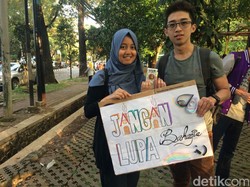 Mahasiswi ITB Bagi-bagi Kue Gratis ke Warga, Syaratnya Cukup Senyum Saja