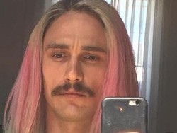 James Franco Ubah Penampilan dengan Mengecat Rambut Jadi Warna Pelangi