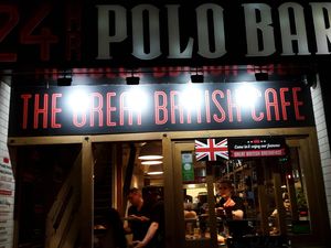 Mengintip Isi Restoran 24 Jam di London