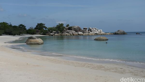 Pantai Tanjung Tinggi Belitung, Setiap Sudutnya Cantik!