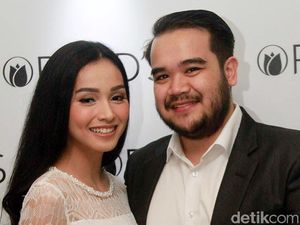Di Malaysia, Tya Arifin Sibuk Silaturahmi ke Keluarga Suami