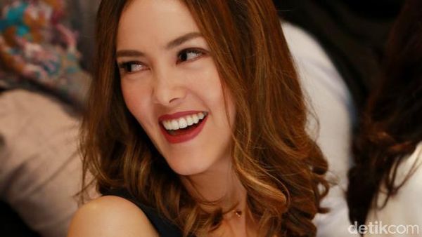 Hot Photo Highlight: Cathy Sharon, Marsha Timothy hingga Tya Arifin