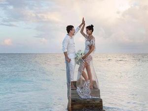 Model Brazil Ini Menikah Hanya Pakai Bikini dan Gaun Transparan