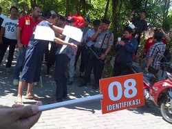 Reka Ulang Pembunuhan Sadis Driver Go-Jek Dilakukan dengan Pengawalan Ketat