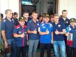 Pegawai Pemkot Malang Gelar Apel Beratribut Arema