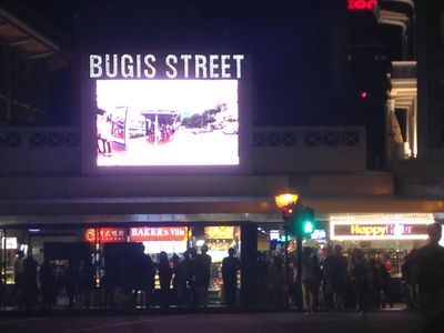 Belanja Sampai Lupa Daratan di Bugis Street, Singapura