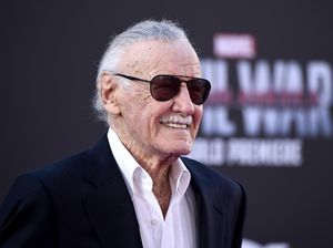 Stan Lee Dilarikan ke Rumah Sakit Hebohkan Netizen