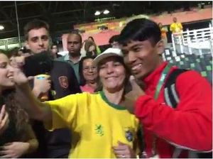 Deni Jadi Seleb Dadakan Usai Tanding, Kebanjiran Permintaan Foto Bareng