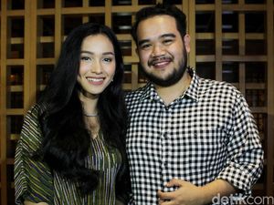 Senangnya Tya Arifin Tampil Bareng Suami