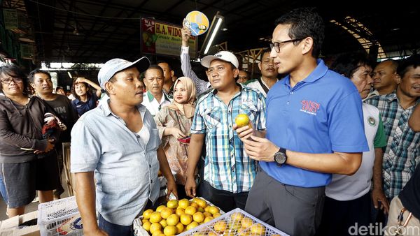 Sandiaga Blusukan ke Pasar Induk Kramatjati