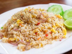 Yuk, Cicip Nasi Goreng Ikan Asin yang Gurih Sedap di 4 Tempat Ini!