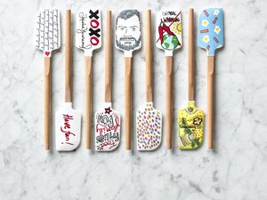 Para Selebriti Ini Merancang Spatula untuk Atasi Masalah Kelaparan Anak-anak Para Selebriti Ini Merancang Spatula untuk Atasi Masalah Kelaparan Anak-anak