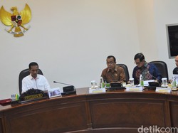 Istana Akan Gelar Jumpa Pers Malam ini Pukul 21.00 WIB, Menteri ESDM Arcandra Mundur?