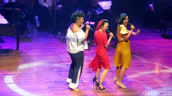 Bersenang-senang di Konser 60 Tahun Tiga Dara