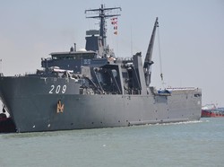 Kapal Perang Singapura Merapat ke Surabaya