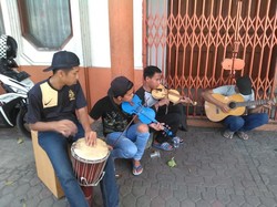 Pengamen Jalanan yang Mainkan Lagu Victory: Kami Main Tak Asal-asalan