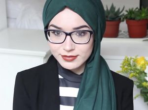 Tutorial Hijab Semi Turban untuk Wanita Berkacamata