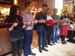 Di Ojju K-Food Bisa Makan Budae Jjigae dan Rolling Cheese Ramai-ramai