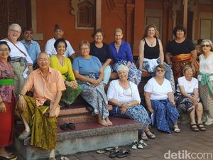 Mencicipi Nasi Bejek di Puri Agung dan Belajar Membuat Babi Guling