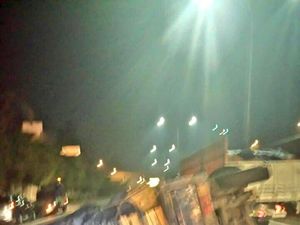 Sejumlah Kendaraan di Jakarta Terlibat Kecelakaan Dini Hari Ini