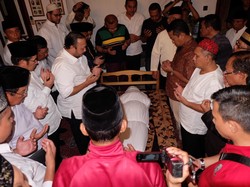 Tiba di Rumah Duka, Jenazah Mantan Menkop Adi Sasono Langsung Didoakan Pelayat