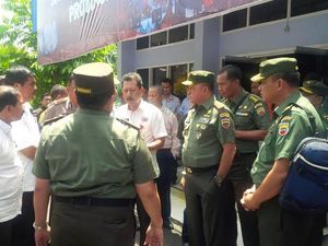 Pangdam Bukit Barisan Perintahkan Bakar Rumah Perambah Lahan Negara di Riau Pangdam Bukit Barisan Perintahkan Bakar Rumah Perambah Lahan Negara di Riau