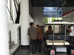 Soal Isu Menteri ESDM Berpaspor AS, Staf Khusus: Pada Waktunya Akan Dijelaskan