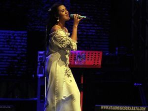 Memukaunya Raisa di Banyuwangi Beach Jazz Festival