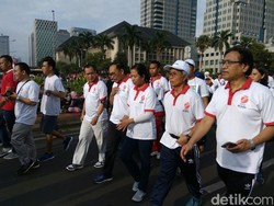 Sambut Kemerdekaan, Rini dan Bos-bos BUMN Gerak Jalan Bareng