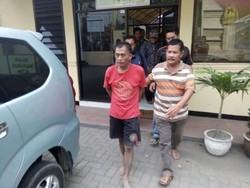 Orang Gila Mengamuk Bacok Satu Keluarga di Mojokerto