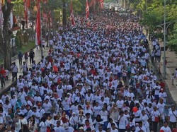 Ribuan Warga Meriahkan Jalan Santai 5 Km Go Clean