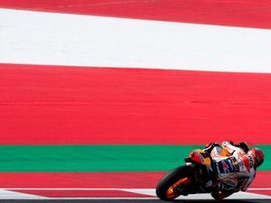 Meski Tengah Cedera Bahu, Marquez Bidik Duo Yamaha