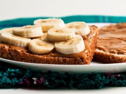 Apa Benar Makan Pisang Kurang Baik untuk Sarapan?