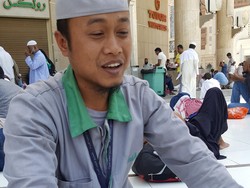 Wawang, Bekerja Membersihkan Masjidil Haram Sambil Ibadah