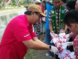 Bupati Irsyad Dampingi Siswa SMA Pecahkan Rekor Membatik Jumputan