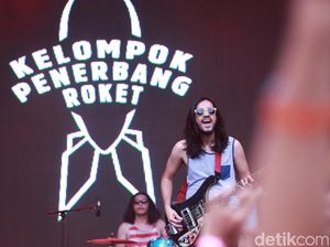 Rock Kelompok Penerbang Roket Bergema di Padang Gulali WTF 2016