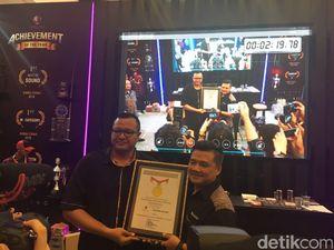 Wah, Rekor Pemasangan Audio Tercepat, Hanya 2 Menit di Mobil Fortuner! Wah, Rekor Pemasangan Audio Tercepat, Hanya 2 Menit di Mobil Fortuner!