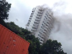Apartemen di Cilandak Terbakar, 30 Unit Mobil Damkar Diterjunkan
