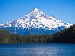 Air Danau di AS Masuk Lubang Misterius Tiap Musim Panas