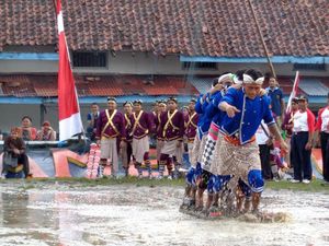 Meriahnya Napi Nusakambangan Saat Ikuti Lomba Terompah Panjang Rayakan HUT RI