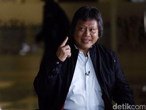 Alvin Lie: Kades Nglebak Pembuka Pintu Darurat Pesawat Bisa Dipidana Alvin Lie: Kades Nglebak Pembuka Pintu Darurat Pesawat Bisa Dipidana