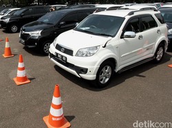 Driver Taksi Online Dapat Keringanan Kredit