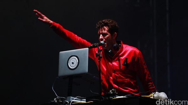 Maraton Nostalgia Bersama Mark Ronson di WTF 2016