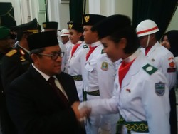 Gubernur Aher Kukuhkan 54 Paskibraka HUT ke-71 RI