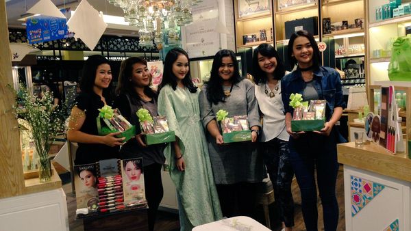 SARIAYU MARTHA TILAAR SHOP ROADSHOW