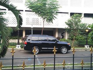Ahok Tiba-tiba Merapat ke Istana Lewat Pintu Samping