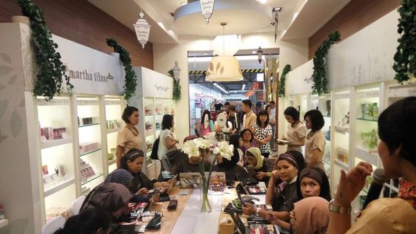 BEAUTY CLASS DI MARTHA TILAAR SHOP SUMMARECON MALL