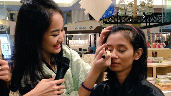 SARIAYU MARTHA TILAAR SHOP ROADSHOW