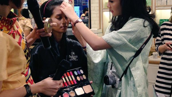 SARIAYU MARTHA TILAAR SHOP ROADSHOW